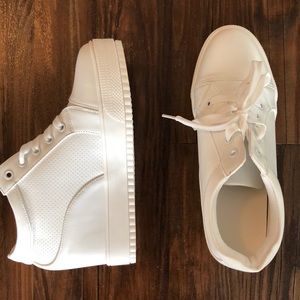 White wedge tennis shoes
